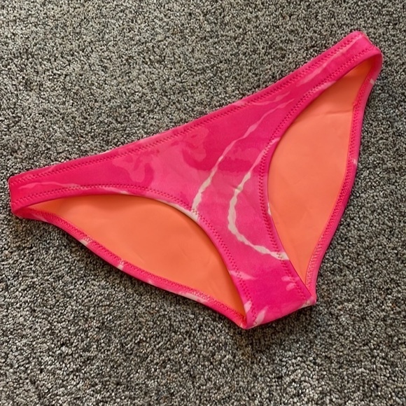⭐️ 3 for 20! Triangl pink tie dye bottoms small - Picture 3 of 5